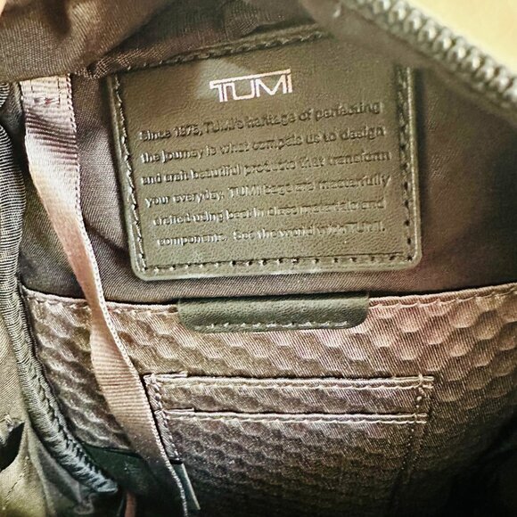 TUMI ROGERS OLIVE AND BLACK EXPANDABLE SMALL CROSSBODY BAG UNISEX $275 - Picture 9 of 9